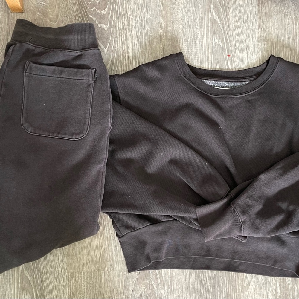 SOLD Aritzia TNA sweat suit